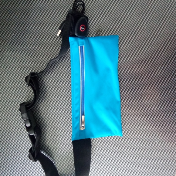 Leeds Other - Light Up Runners Waist Pack_ Halloween _ SAFETY